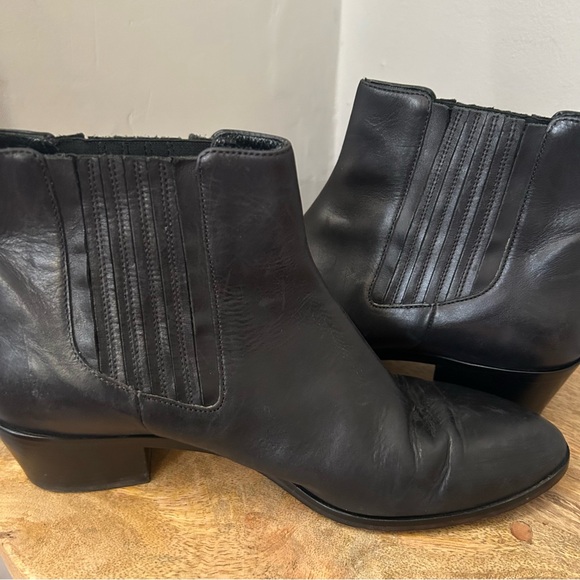 J. Crew Chelsea Boots Black Leather Pointed Toe Ankle Booties Sz 8.5 - Picture 13 of 13